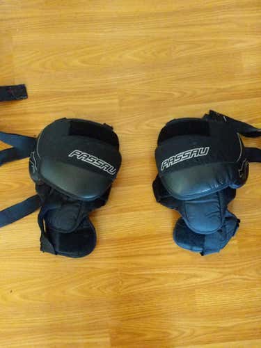 Passau knee guards