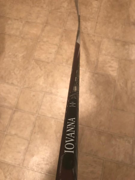 Bauer Vapor 1X Stick Righty Mid 86 - 90 Senior. U mass Amherst Pro Stock. Custom + Rare maroon color