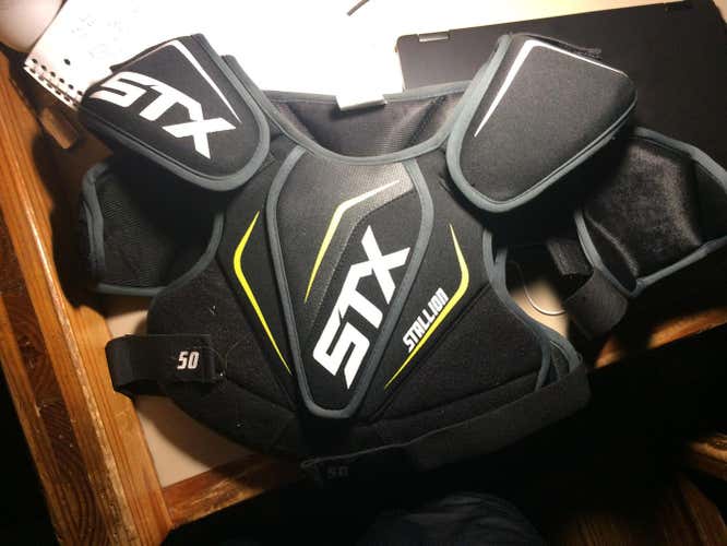 Barely used Youth Large STX Stallion 50 Shoulder Pad