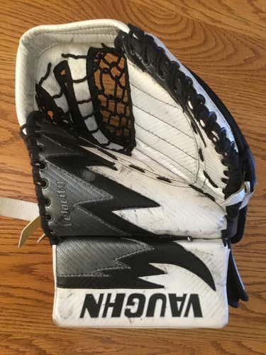 Vaughn  Velocity 7206 Goalie Glove
