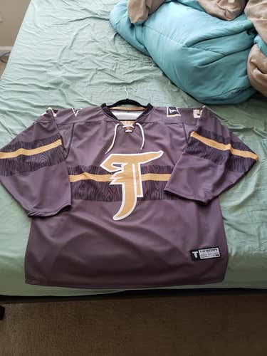 Throne Box Jersey
