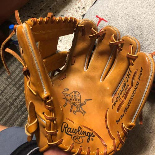New Rawlings 11.5 Infield Glove
