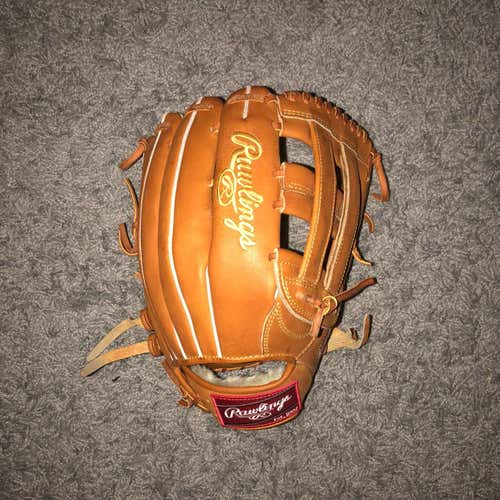 NEW Rawlings Outfield Glove