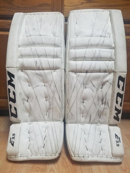 CCM Extreme Flex E3.9 Goalie Leg Pads Intermediate 30+1