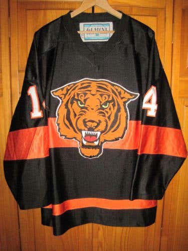 Farmington Tigers hockey jersey men's M black #14 SEWN Minnesota