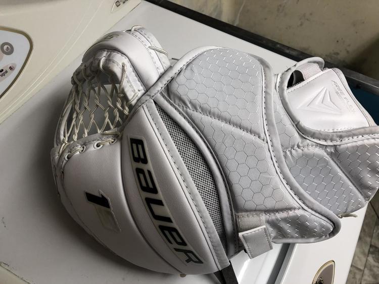 Bauer Supreme 1S Goalie Glove & Blocker Regular Senior