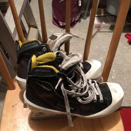 One 100 Bauer Goalie Skates With Step Steel