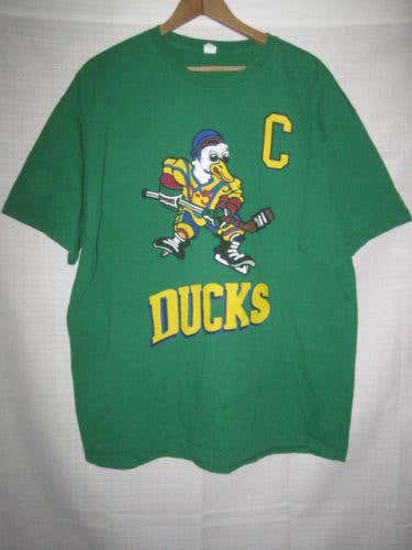 Mighty Ducks Charlie Conway #96 hockey t-shirt men's XL green