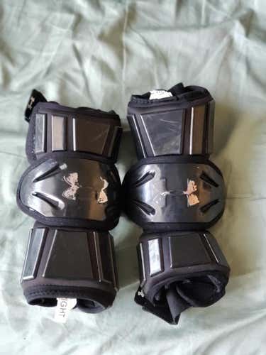 Under Armour revenant arm pads