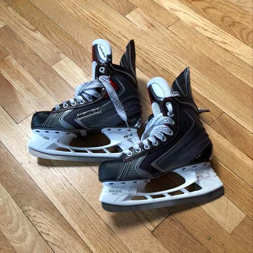 New Bauer Vapor X 90 Sr Skate Size 5 D