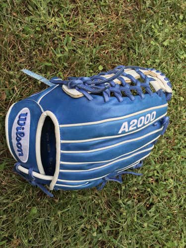 Wilson A2000 - 2012 College World Series - Glove