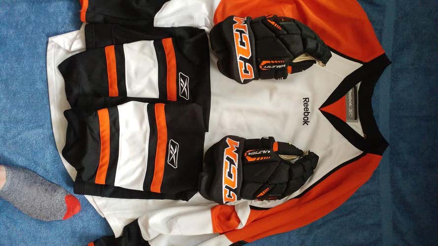 CCM Gloves Senior (FLYERS PACKAGE)