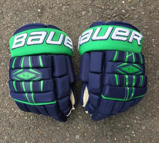 BAUER 13” CUSTOM GLOVES (GREEN CUFF / NAVY SHELL)
