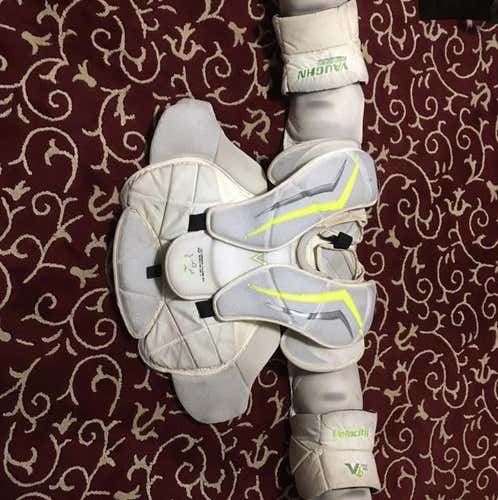 Vaughn Medium Pro Spec V6 2200 Chest Protector