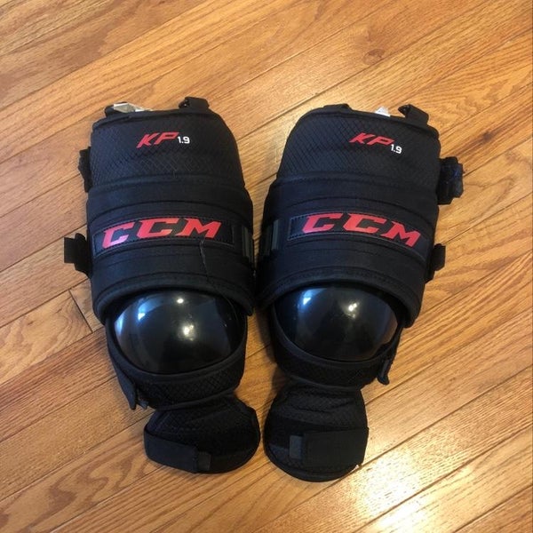 CCM 1.9 Goalie Knee Guards Int.