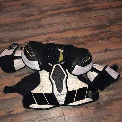 CCM Tacks Pro Shoulder Pads Large