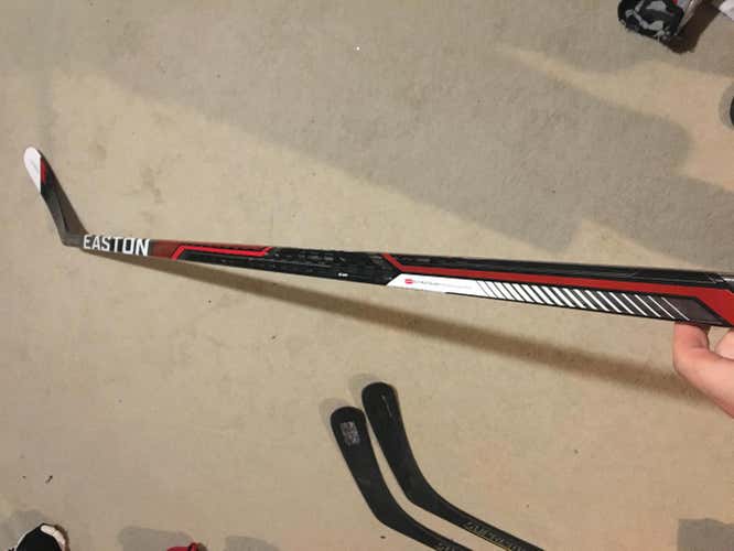 New Easton Synergy GX Stick Righty Mid 71 - 75 Senior