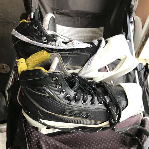 Used 9.5 BAUER GOALIE SKATES