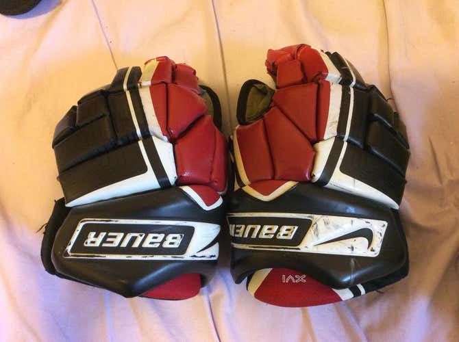 Bauer Vapor XVI Gloves Senior Black/Red