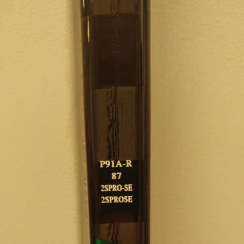 New Bauer 2S Pro Stick Righty Heel 86 - 90 Senior