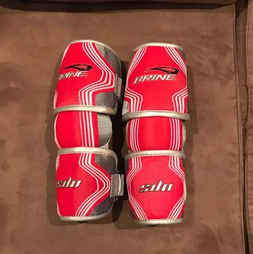 New Brine Lacrosse Red Arm Pads Men’s Medium Extended Length Rutgers Men’s Team Issued