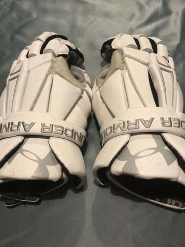 Used Large Under Armour Command Pro Gloves