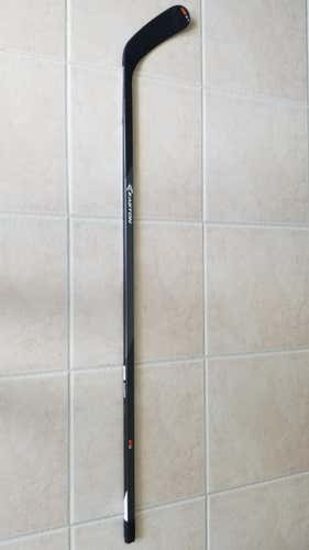 Easton V9 Stick Senior Right, Mid/Heel, E4 Curve, 85-Flex, Non-Grip