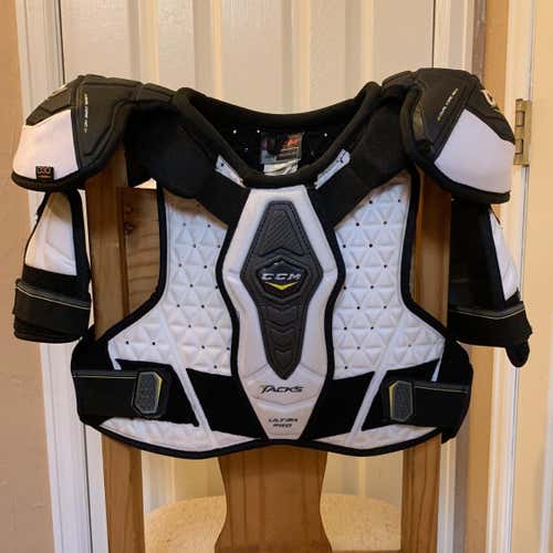 PRO STOCK CCM TACKS ULTRA PRO SHOULDER PADS