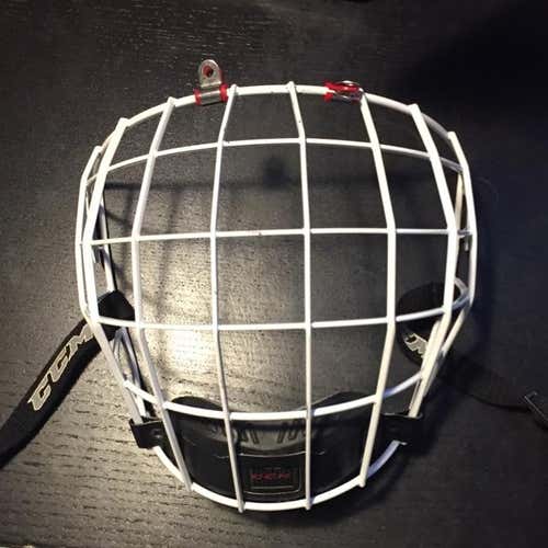 CCM RES 300 WHITE CAGE