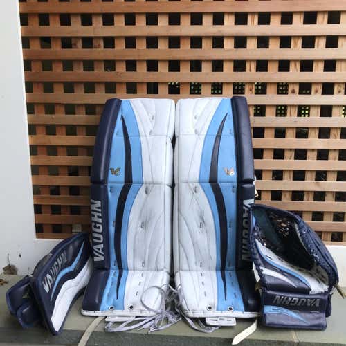 Vaughn V6 2200 Pro 34+2 leg pads and blocker Ventus LT90 glove