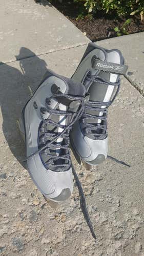 Women's figure skates