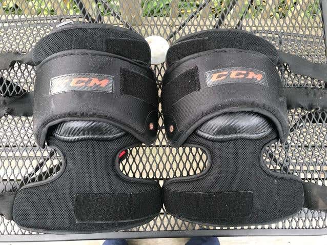 CCM Knee Pads Size Senior.