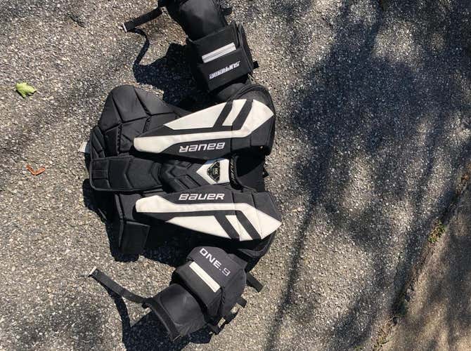 Bauer One. 9 Goalie Chest Protector