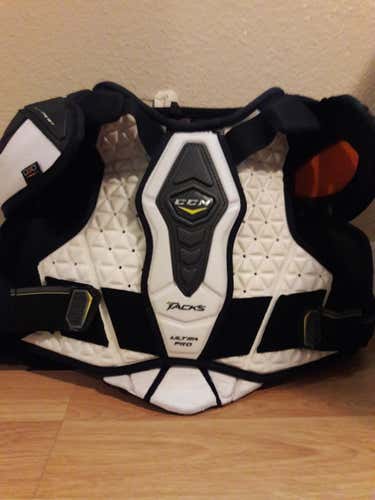 CCM Ultra Tacks Pro Shoulder Pads Senior