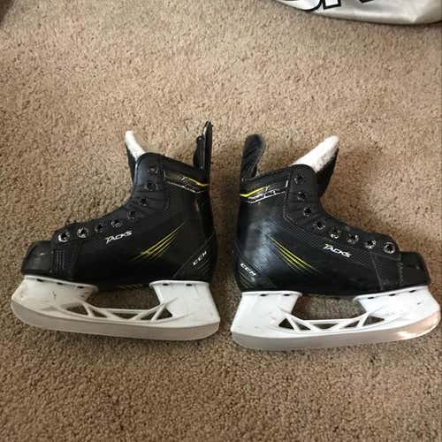 Youth CCM tacks Skates