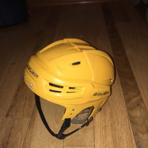Bauer Reakt Medium Helmet (Cage Holders Available)
