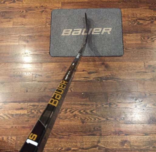 Bauer 1S Supreme Hockey Stick. Right Handed. PM9 Stamkos Curve.  77 Flex.