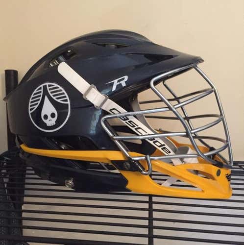 Navy Blue Cascade R, Yellow Chin