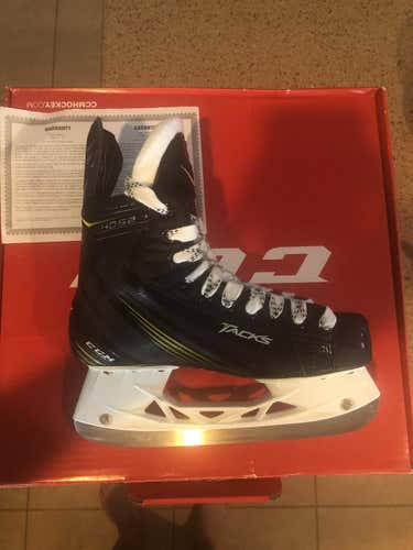 New never used in box CCM Tacks 4052 Skates Junior Size 5