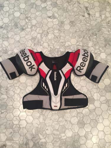 Reebok 14K Hockey Shoulder Pads Adult Medium Used