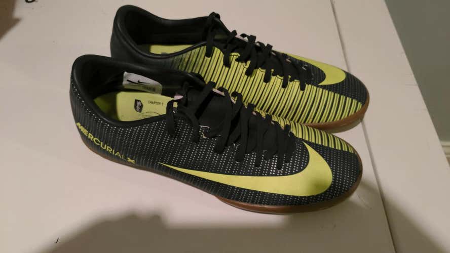 Nike indoor soccer shoes