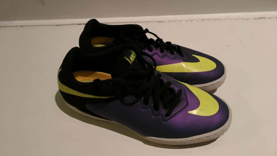 Nike indoor soccer shoes