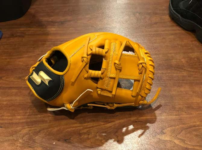 SSK PREMIER PRO NWOT SIZE 11.5 FSOT