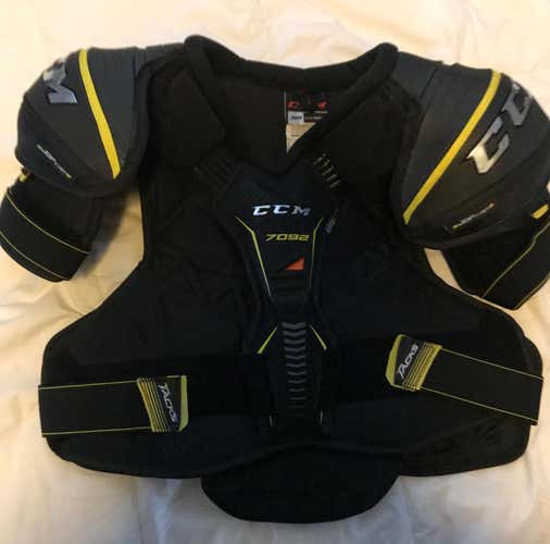 CCM Tacks 7092 XL Shoulder Pads