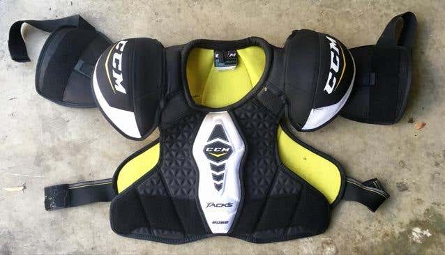 CCM tacks  2052 shoulder Pads