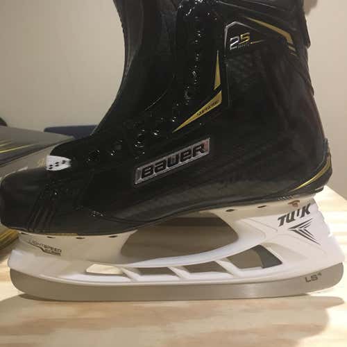 New Bauer Supreme 2S Skates Senior Size 8.5D