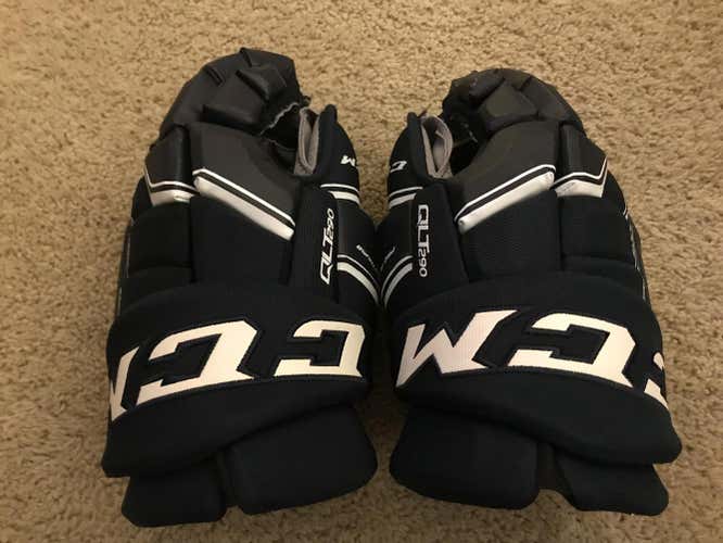 NEW CCM QLT290 15" Gloves - Senior - Mint Condition