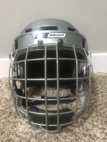 Bauer NBH8500 Helmet W/ Bauer cage