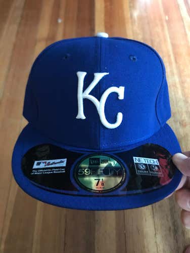 New Era Fitted Kansas City Royals Hat (Size 7 1/8)