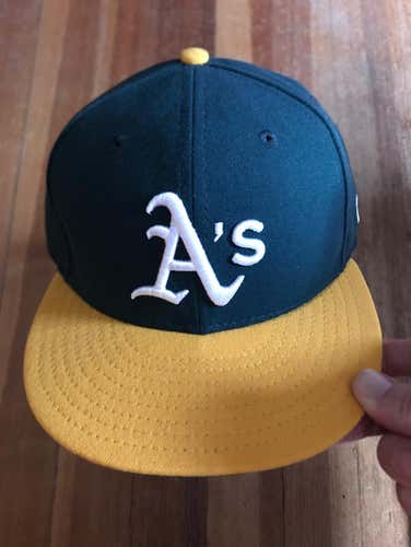 New Era Fitted Oakland A’s Hat (Size 7 1/8)